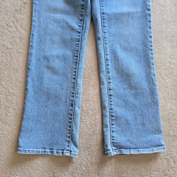 Levi's High Waisted Crop Flare Nip At The Bud Light Wash size 26 - Picture 6 of 13